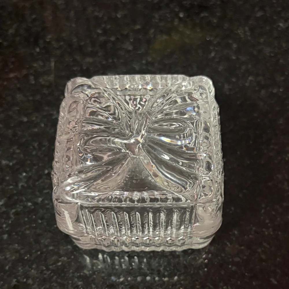 Industries Crystal Clear 24% Lead Crystal Bow Trinket Box EUC